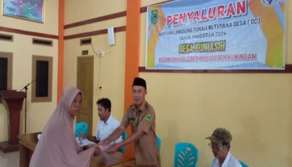 PEMBAGIAN BLT DD BULAN KE-12 DI DESA BUNIASIH